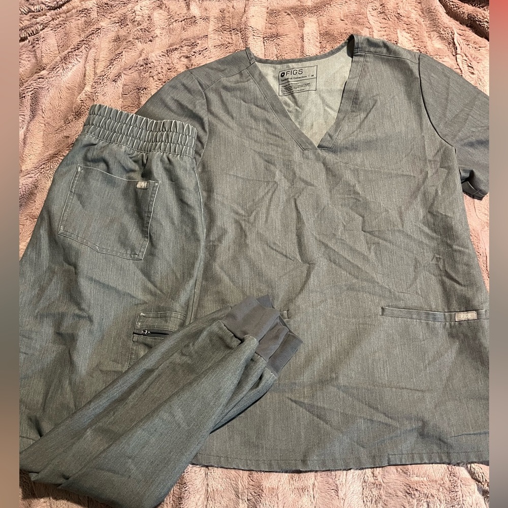Figs scrubs Graphite Medium petite set